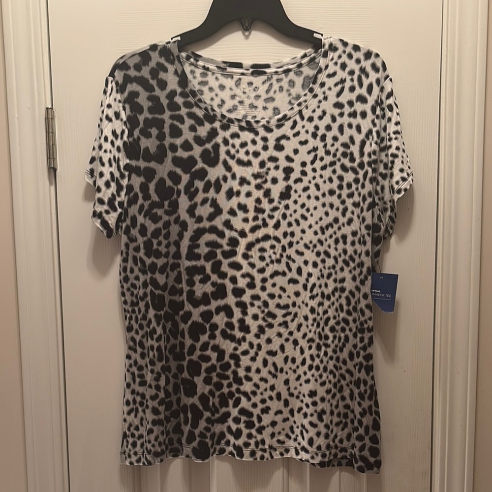 NWT Apt. 9 Black and Gray Relaxed Short Sleeve T-Shirt